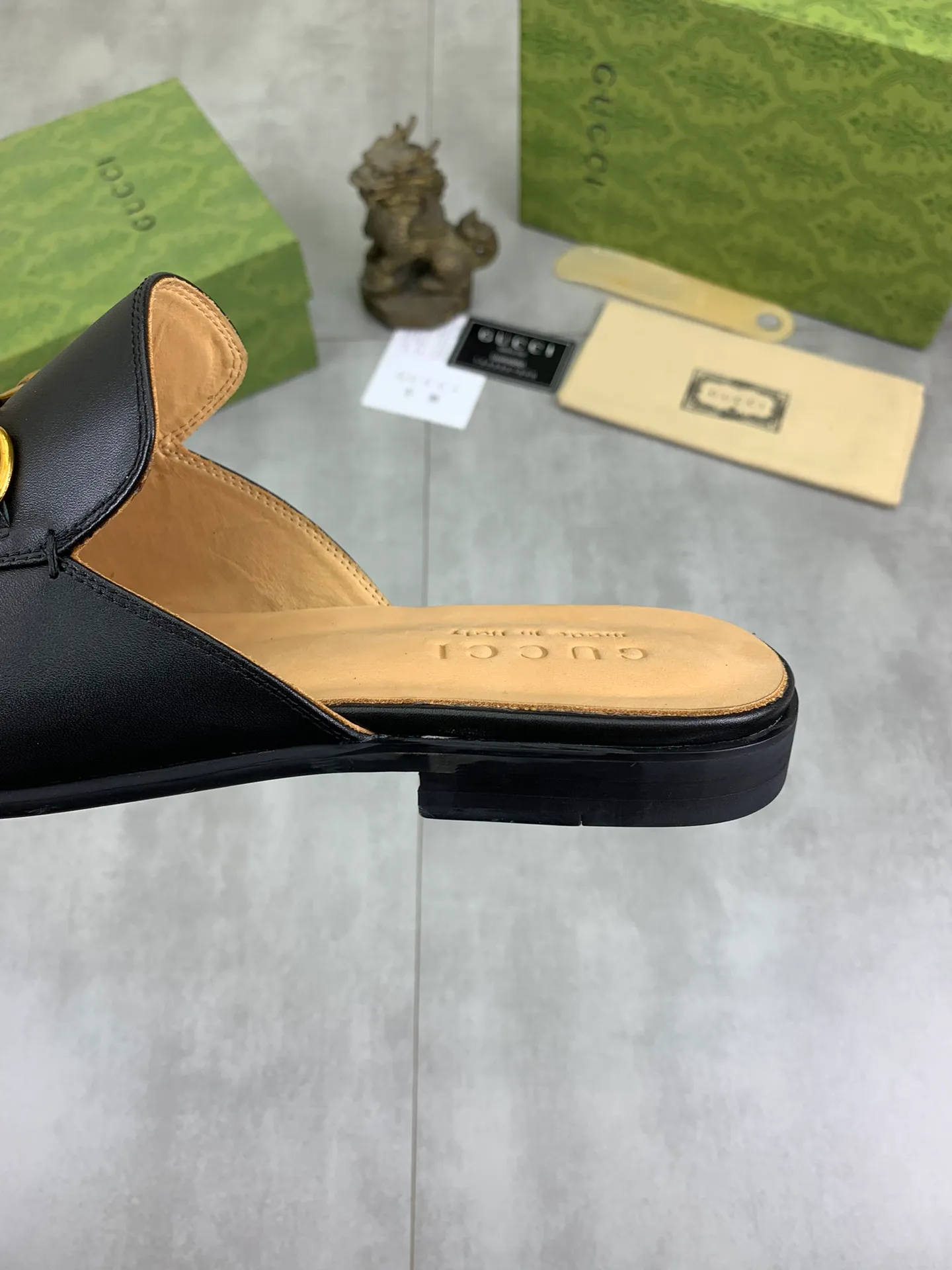 Men's Men's Shoes💰P480💰【New Style】Water-dyed Niuli High Quality Gucci half-drag business leather shoes hot selection (Gucci) official website latest Gucci half-drag 🎁 business leather shoes, hot style 💥 simple and elegant style, exclusive for trendy men. Unique official website latest brand original double G embossing Elements 👑 Original Gucci decoration, fashionable and elegant, fabric original calfskin ✅ Fully imported first-layer cowhide lining, official website designated wear-resistant, rubber business outsole, classic model taken at the counter in real life 🎬Number: 38-44 (45 46 customized) 2⃣️colors available